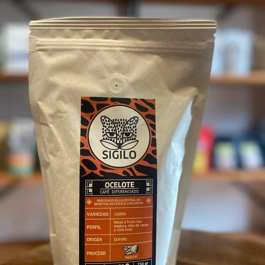 Café Sigilo Ocelote de Quindío: variedad Castillo, proceso natural, notas de fruta roja, cacao y vino tinto